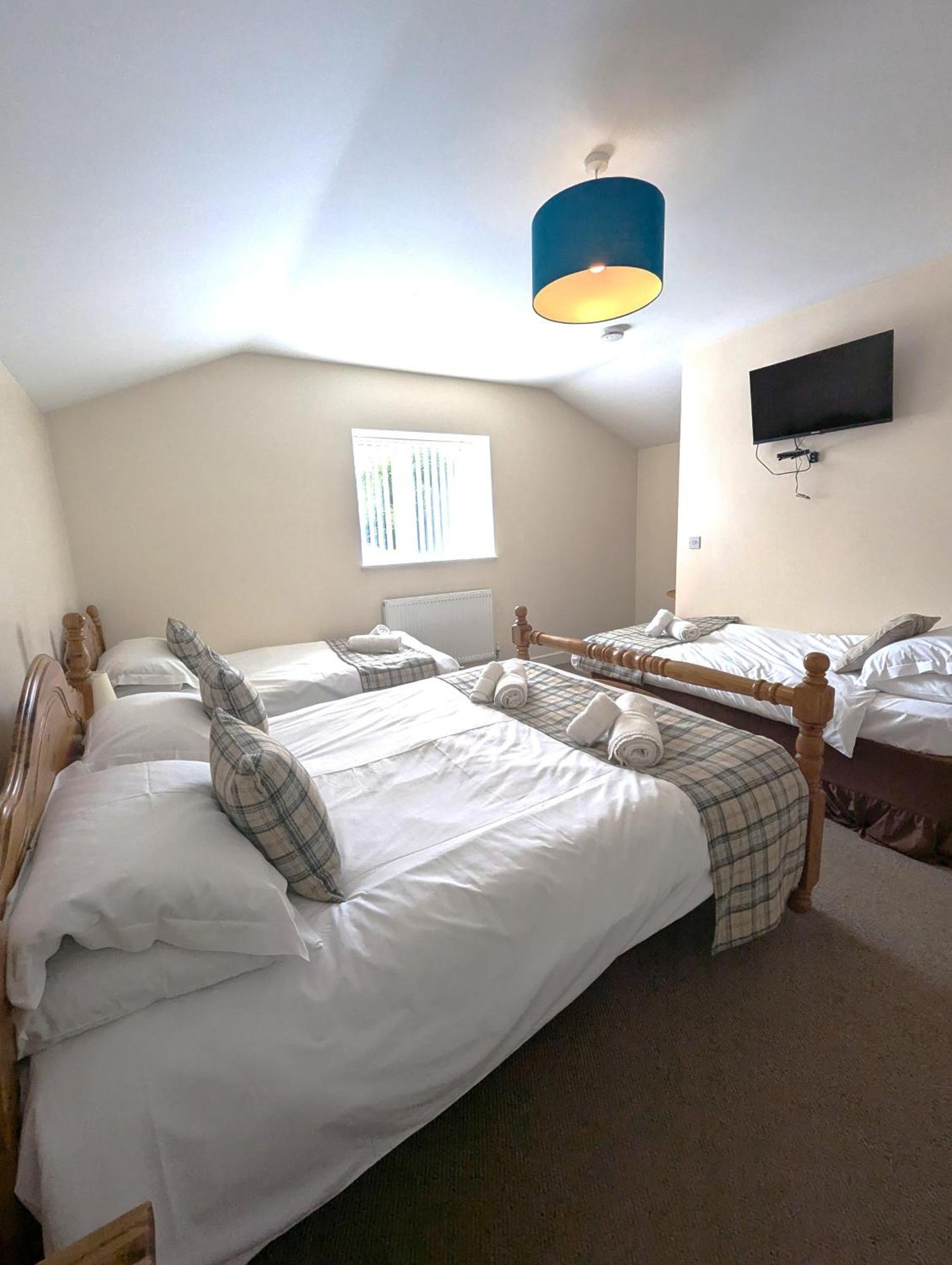 The Yew Tree At Longhope Motel Buitenkant foto
