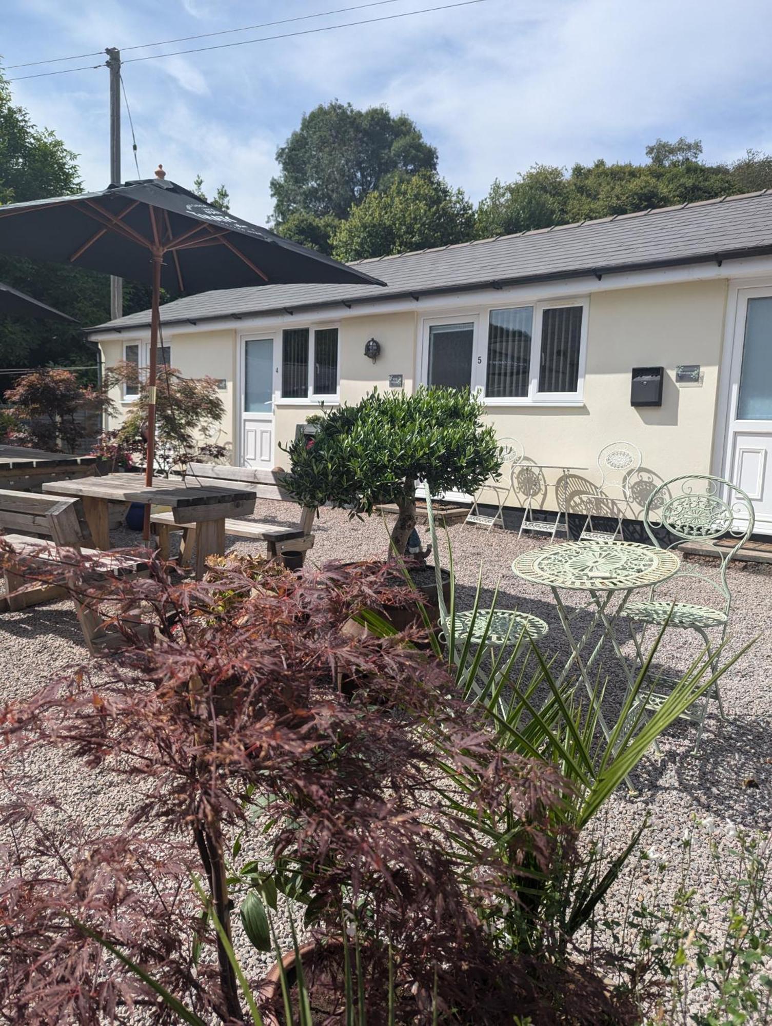 The Yew Tree At Longhope Motel Buitenkant foto
