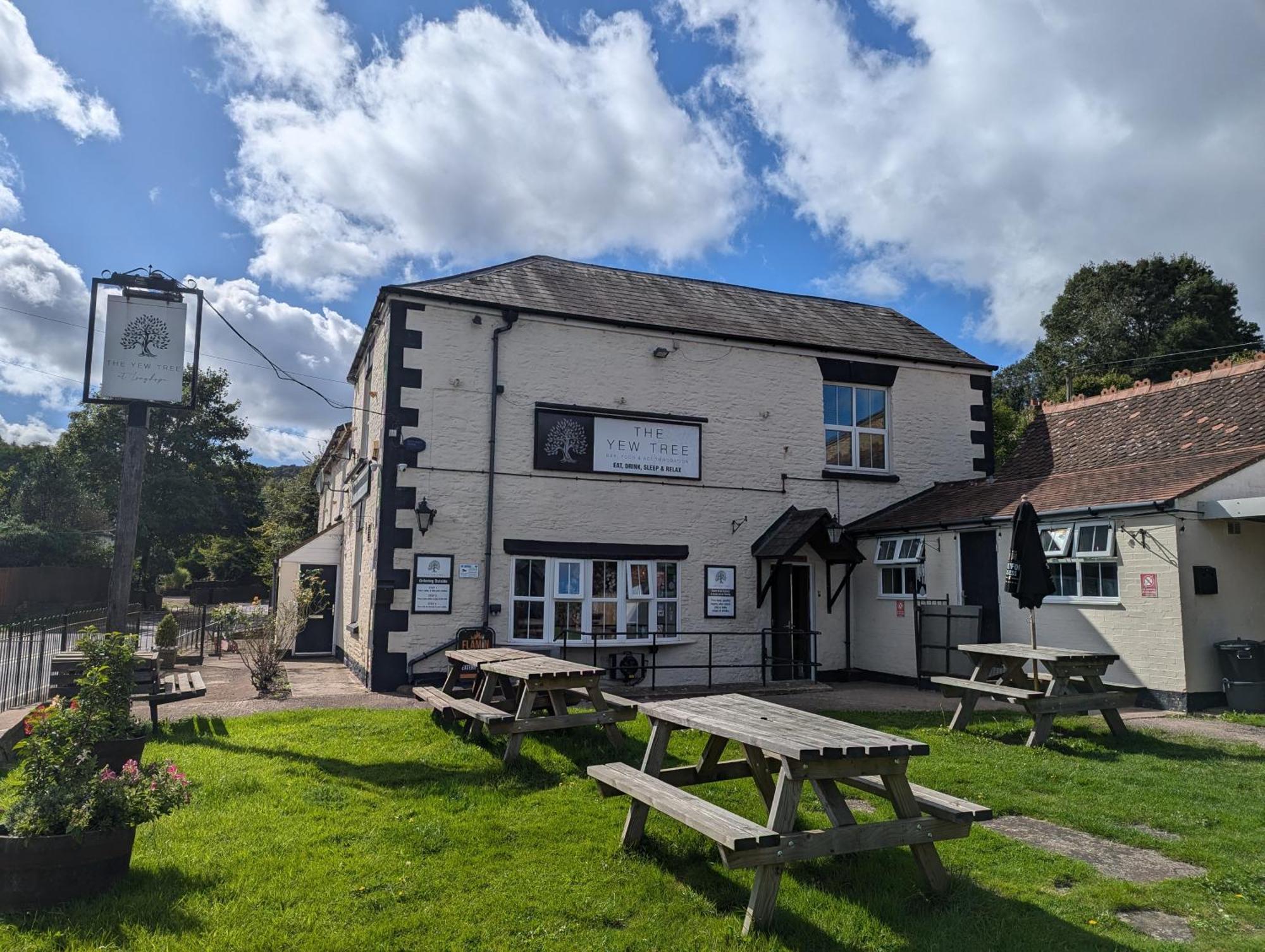 The Yew Tree At Longhope Motel Buitenkant foto